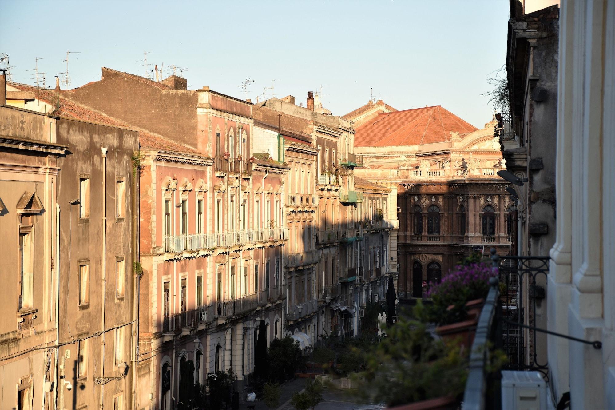 B&B Al Teatro Massimo Катанія Екстер'єр фото